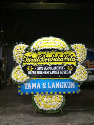 Papan Bunga Duka di Koto Tengah